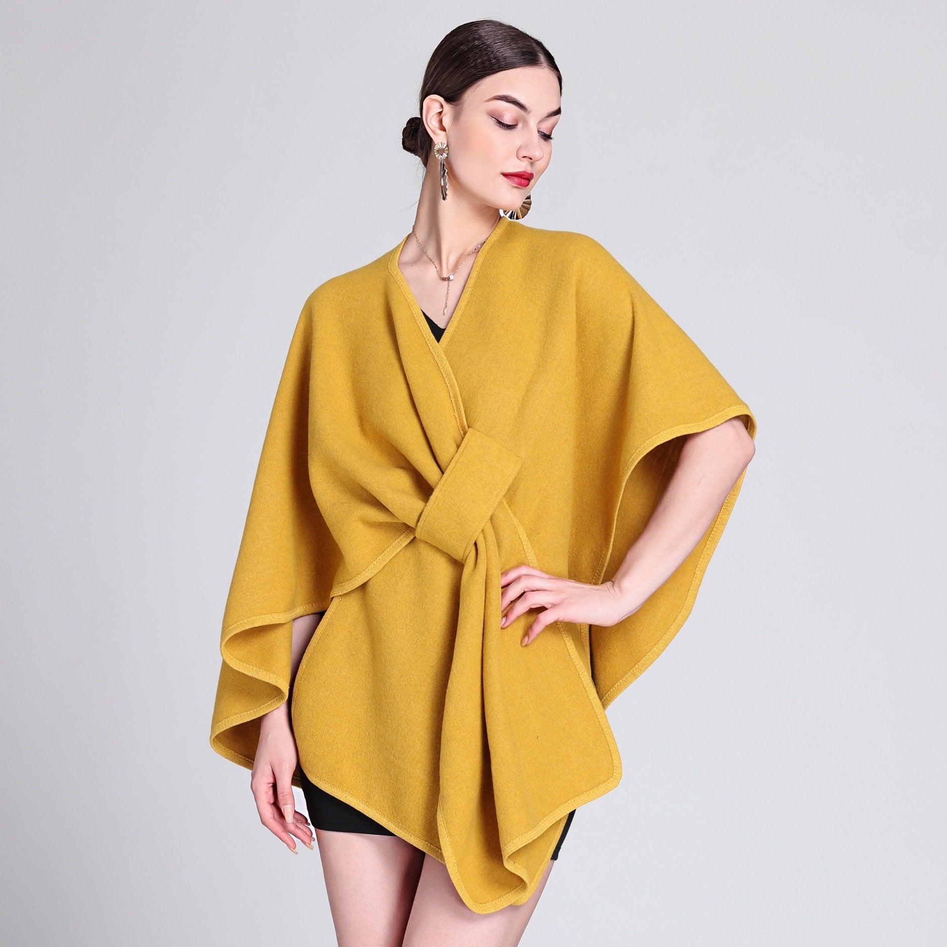 🏆Flash Sale⚡69K+ ✨2025 NEW Women's Solid Color Cashmere Cape Shawl